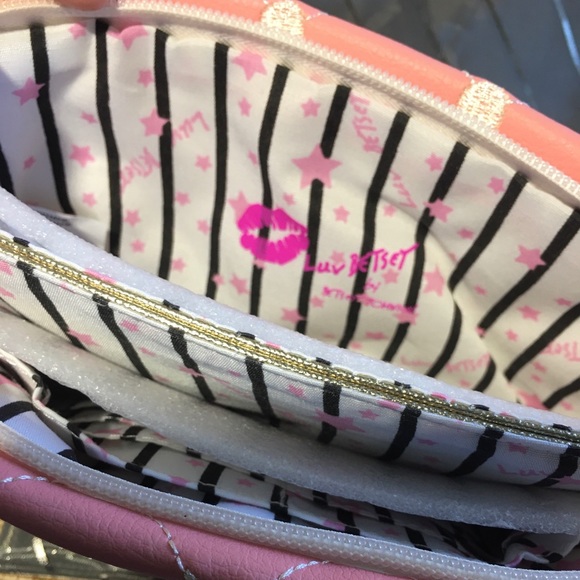 NWT Pale Pink Betsey Johnson Wristlet Gold Strap 💝 - Picture 5 of 7